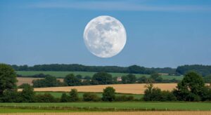 La plus grande Pleine Lune de 2025 arrive et sera visible en plein jour : un phénomène inédit en France depuis 43 ans